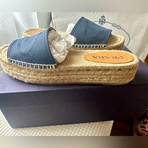 Prada Denim Slides
New, size 38, however, I’m 7.5 and they fit perfectly.